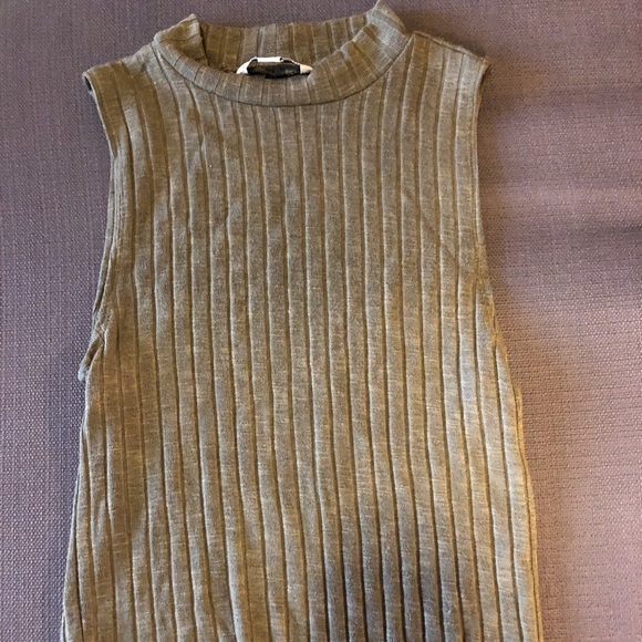 Ribbed high neck army green crop top - Picture 1 of 2